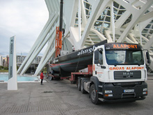 Load and transport of a boat for the  America's Cup