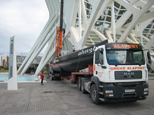 Carga y transporte de una embarcacin para la America's Cup