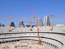 Montaje de gras torre en el Nuevo Estadio del Valencia CF